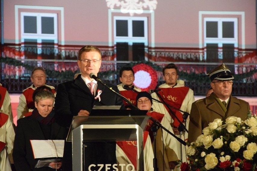 Kilka tysięcy częstochowian na Placu Biegańskiego uczciło 103. rocznicę odzyskania przez Polskę niepodległości 9