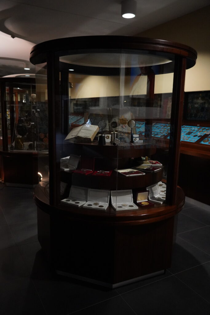 Jubileusz Muzeum Monet i Medali Jana Pawła II. Zaczęło się od 365 numizmatów, dziś jest ich ponad 11 tys. 11