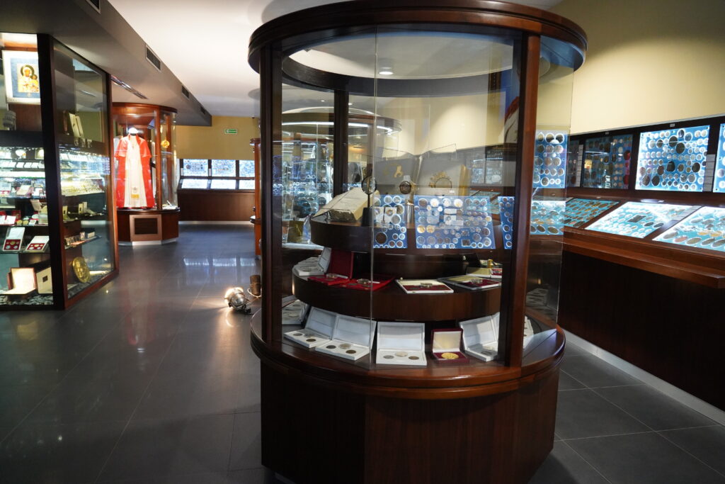 Jubileusz Muzeum Monet i Medali Jana Pawła II. Zaczęło się od 365 numizmatów, dziś jest ich ponad 11 tys. 3