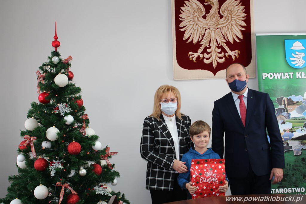 W Starostwie Powiatowym w Kłobucku na listy dzieci odpowiedział Święty Mikołaj 18
