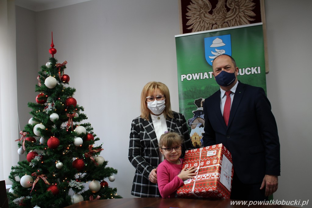 W Starostwie Powiatowym w Kłobucku na listy dzieci odpowiedział Święty Mikołaj 3