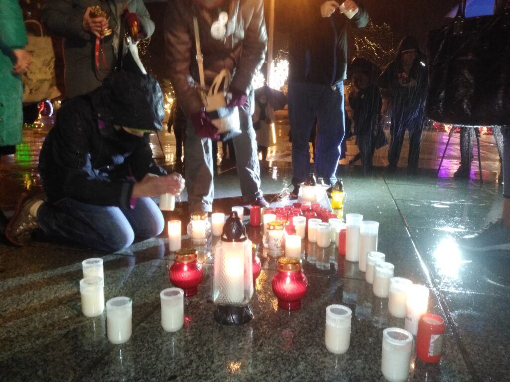 Na placu Biegańskiego zapłonęły znicze dla Pawła Adamowicza 10