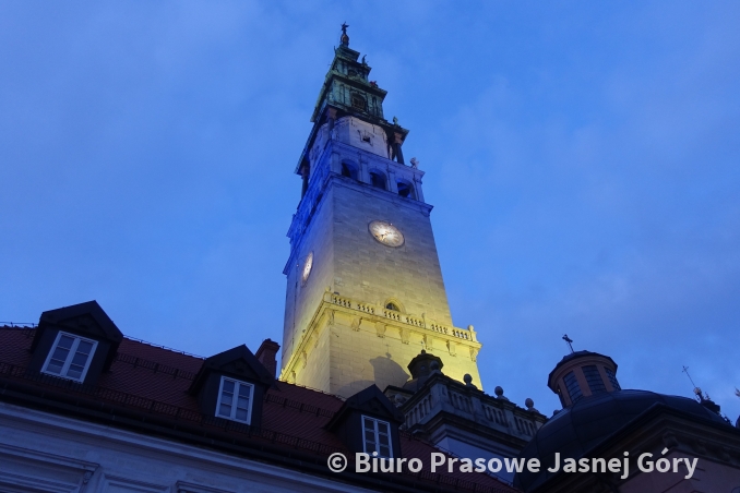 Jasnogórska wieża w barwach niebiesko-żółtych. To znak solidarności z Ukrainą 7