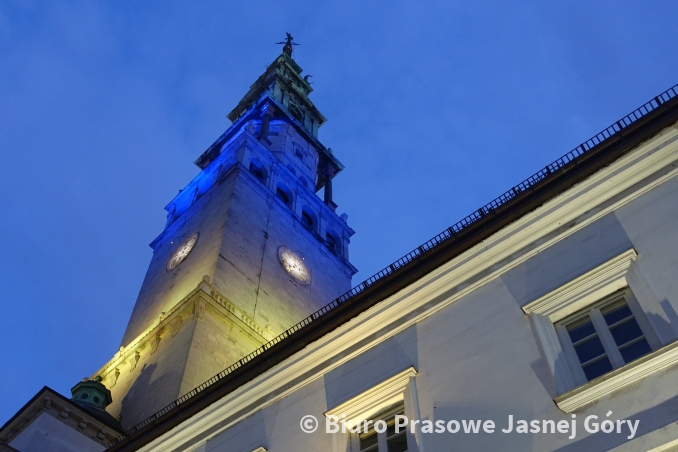 Jasnogórska wieża w barwach niebiesko-żółtych. To znak solidarności z Ukrainą 2