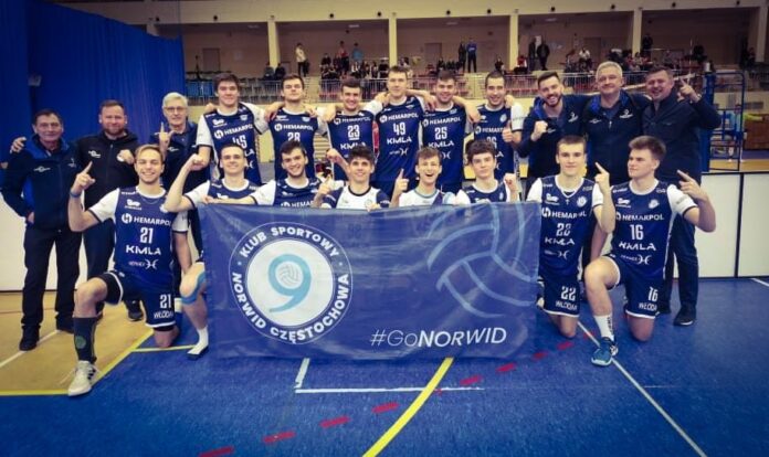 Częstochowscy juniorzy Hemarpol Norwid i Eco-Team AZS Stoelzle są już w turniejach półfinałowych mistrzostw Polski w siatkówce 3