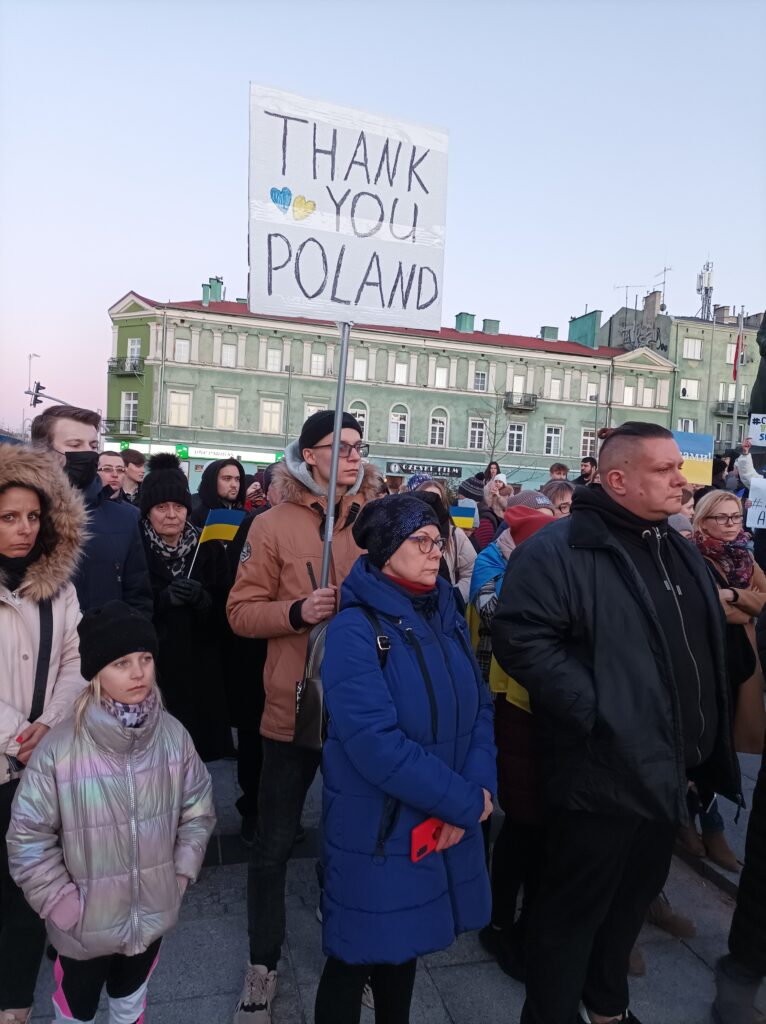 Częstochowski manifest solidarności z Ukrainą. "Precz z Putinem!" - wołano tłumnie na pl. Biegańskiego 19