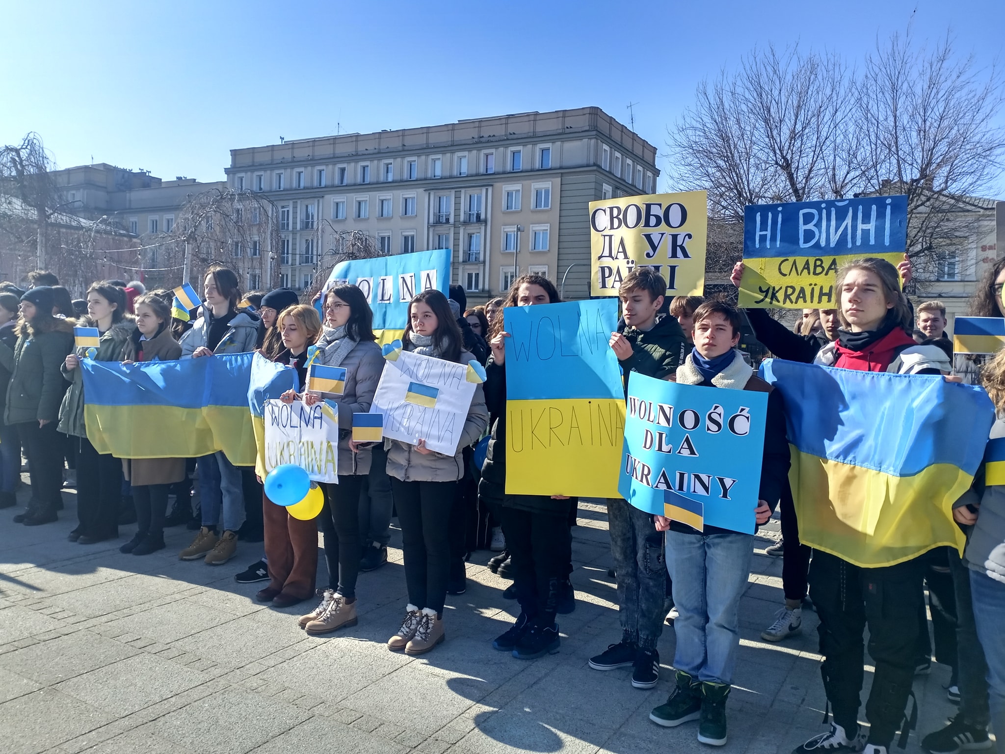 Częstochowska szkolna manifestacja solidarności z Ukrainą 3