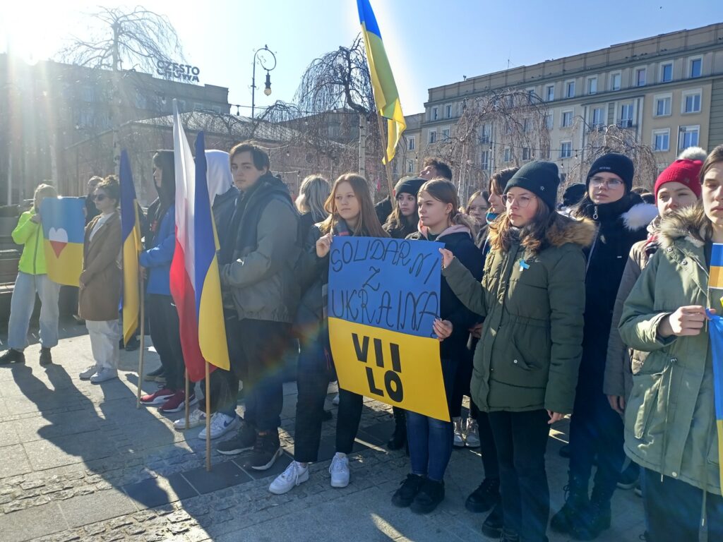 Częstochowska szkolna manifestacja solidarności z Ukrainą 3