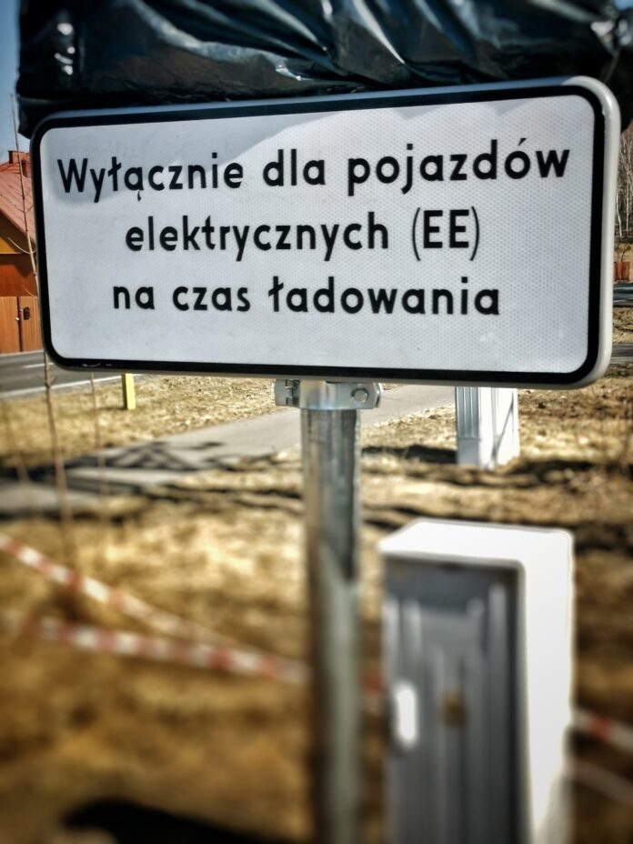 W Olsztynie powstała pierwsza stacja ładowania pojazdów elektrycznych 4