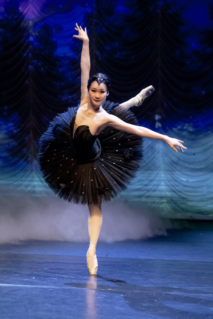 "Jezioro Łabędzie". Najpiękniejszy spektakl baletowy świata na scenie Filharmonii Częstochowskiej. Mamy zaproszenia na to wydarzenie [KONKURS] 1