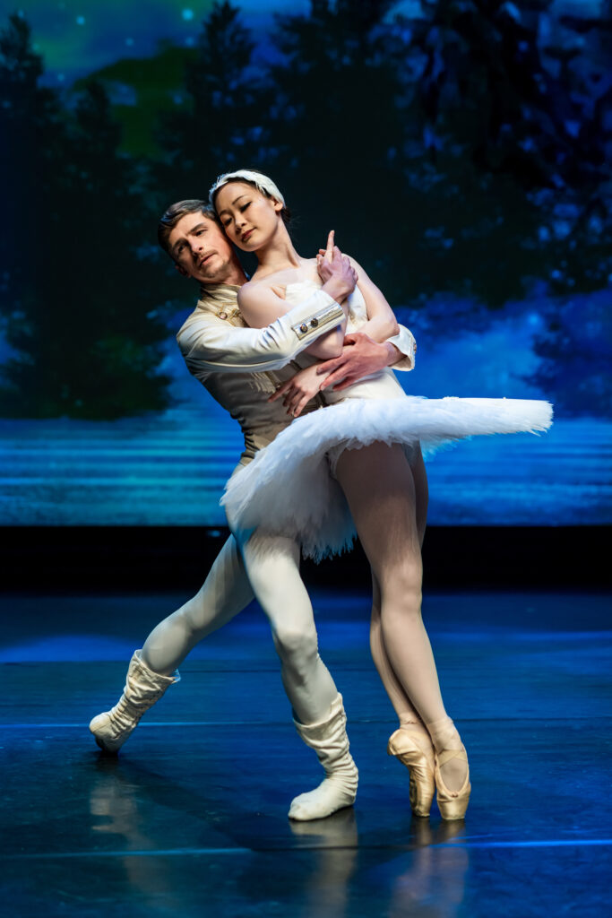 "Jezioro Łabędzie". Najpiękniejszy spektakl baletowy świata na scenie Filharmonii Częstochowskiej. Mamy zaproszenia na to wydarzenie [KONKURS] 3