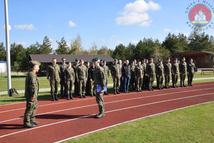 Żołnierze rywalizowali w kilku konkurencjach na stadionie w Gniazdowie z okazji dnia sportu 1