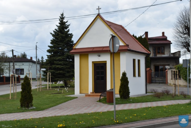 Wokół kapliczki przy ulicy Ogrójcowej w Kłobucku znowu jest zielono 1