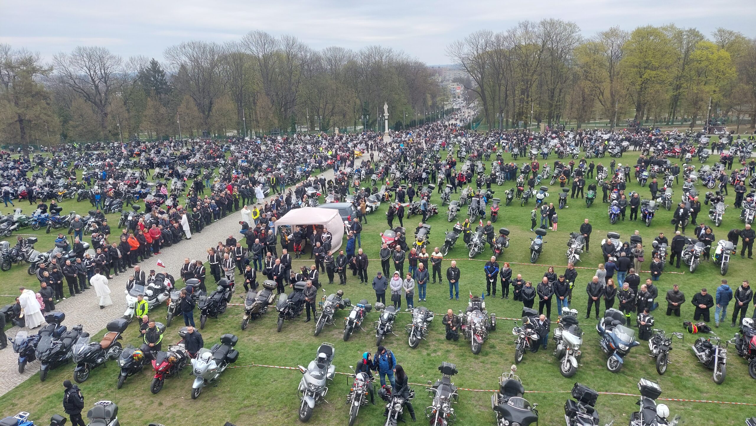 Motocyklowy Zjazd Gwiaździsty do Częstochowy 2022. Na Jasną Górę tłumnie przybyli pasjonaci jednośladów 3