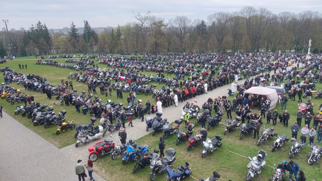 Motocyklowy Zjazd Gwiaździsty do Częstochowy 2022. Na Jasną Górę tłumnie przybyli pasjonaci jednośladów 2