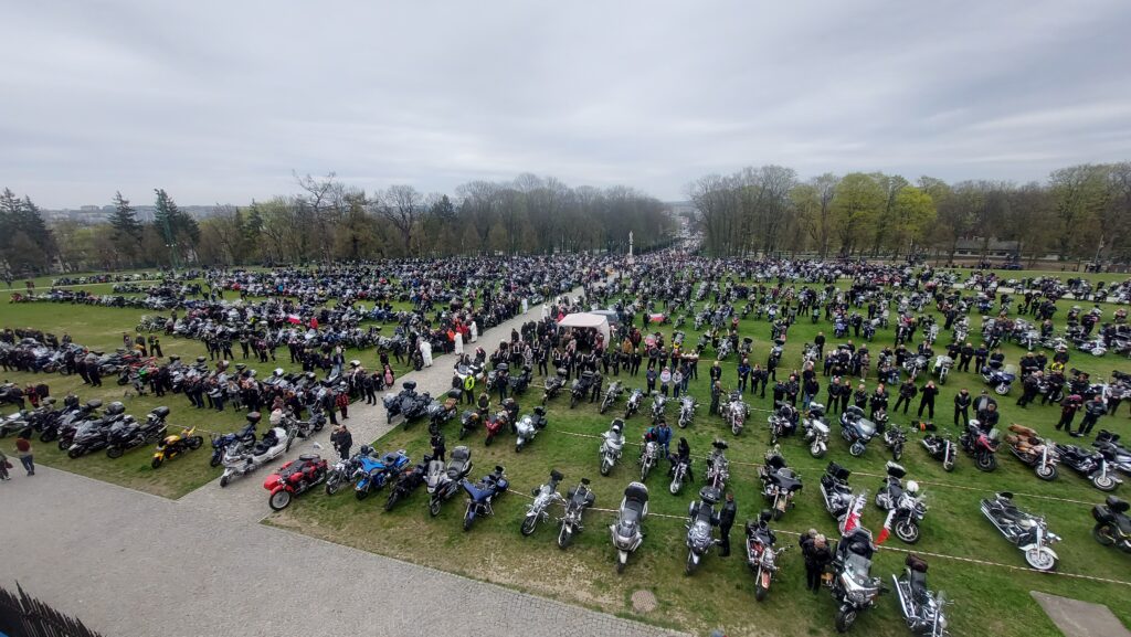 Motocyklowy Zjazd Gwiaździsty do Częstochowy 2022. Na Jasną Górę tłumnie przybyli pasjonaci jednośladów 3