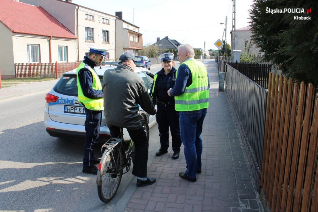 Kłobuccy Policjanci zadbali o bezpieczeństwo pieszych oraz rowerzystów 2