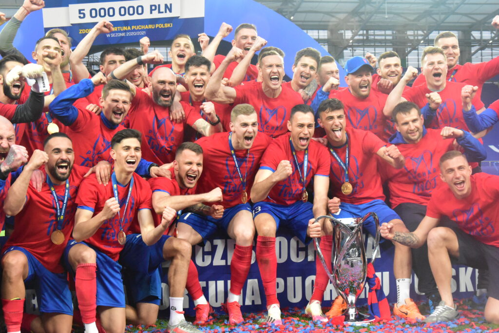 Piłkarze Rakowa! Obrońcie Puchar Polski i przywieźcie go drugi rok z rzędu do Częstochowy! 8