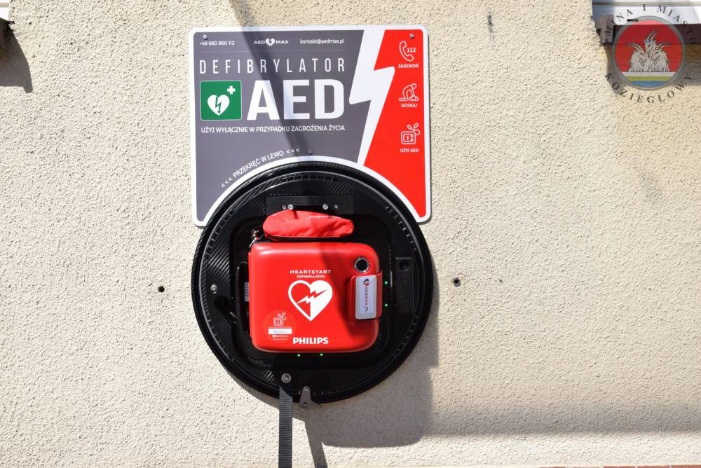 Pierwszy defibrylator AED zainstalowany na zewnątrz budynku Urzędu GiM Koziegłowy 4