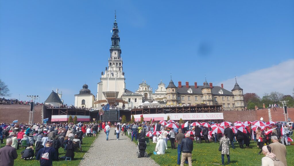 Uroczystość Królowej Polski na Jasnej Górze. Dziękowano za posługę kard. Wyszyńskiego i proszono o pokój na Ukrainie 3