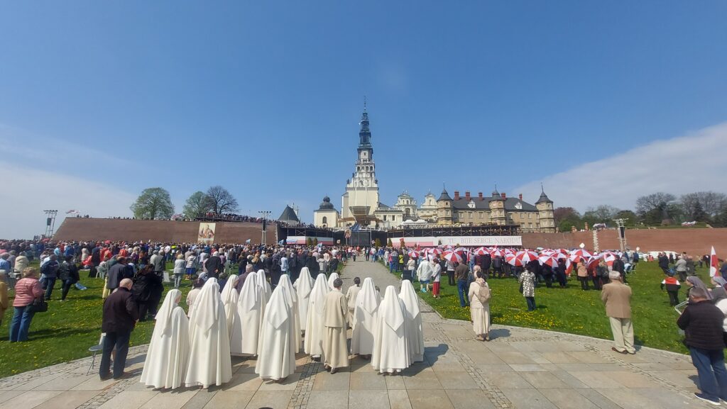 Uroczystość Królowej Polski na Jasnej Górze. Dziękowano za posługę kard. Wyszyńskiego i proszono o pokój na Ukrainie 2