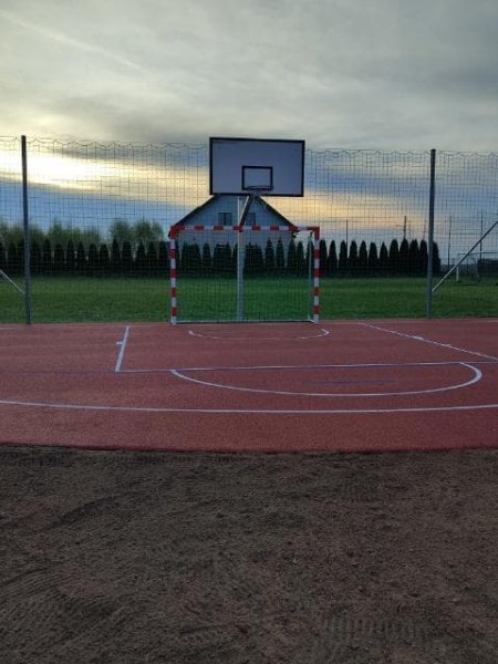 Nowe boisko do koszykówki w Kłobucku przy Publicznej Szkole Podstawowej SPSK 3