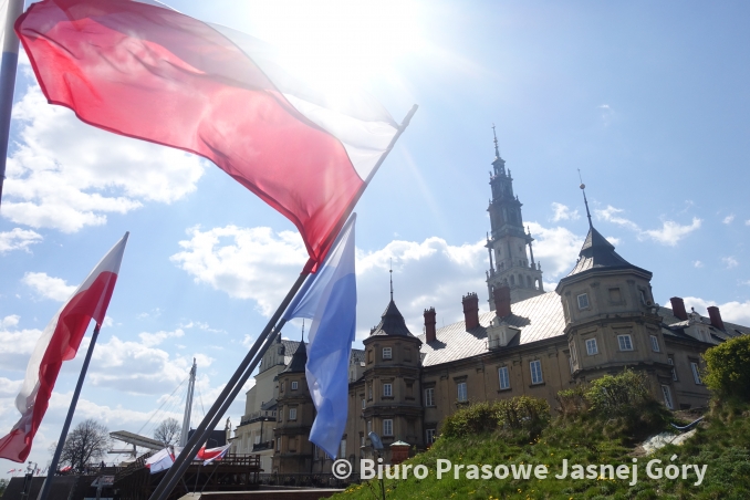 W Częstochowie powiewają biało-czerwone flagi. W poniedziałek Dzień Flagi, we wtorek - Święto Konstytucji 1