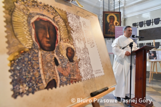 Poczta Polska wydała znaczek z wizerunkiem Matki Bożej Jasnogórskiej Królowej Polski. Wszedł do obiegu 3 maja 1
