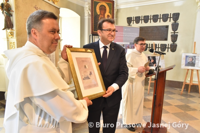 Poczta Polska wydała znaczek z wizerunkiem Matki Bożej Jasnogórskiej Królowej Polski. Wszedł do obiegu 3 maja 4