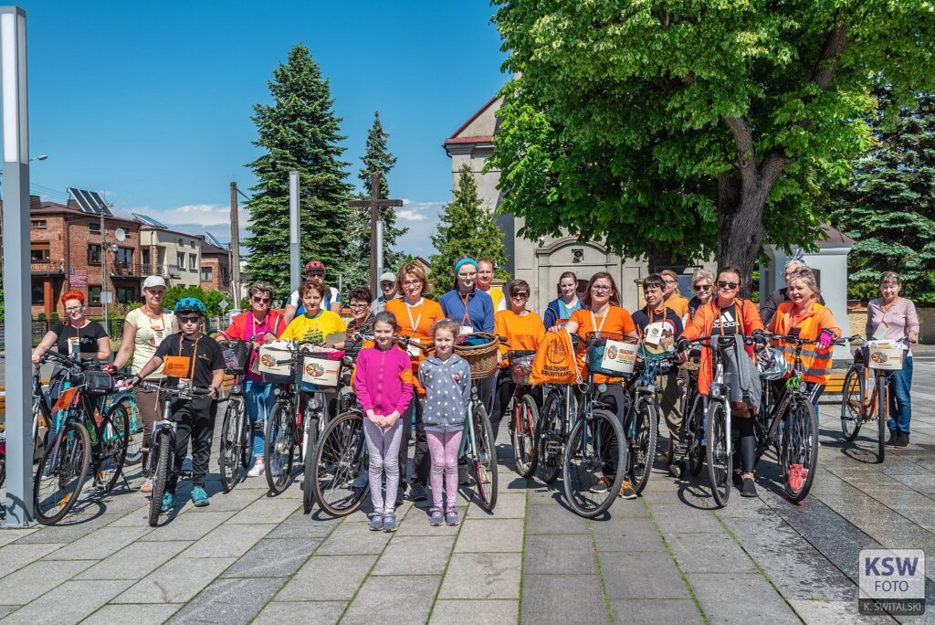 Fotorelacja z rajdu rowerowego, który odbył się 1 czerwca z okazji Dnia Dziecka organizowany przez Gminną Bibliotekę Publiczną w Przystajni 2
