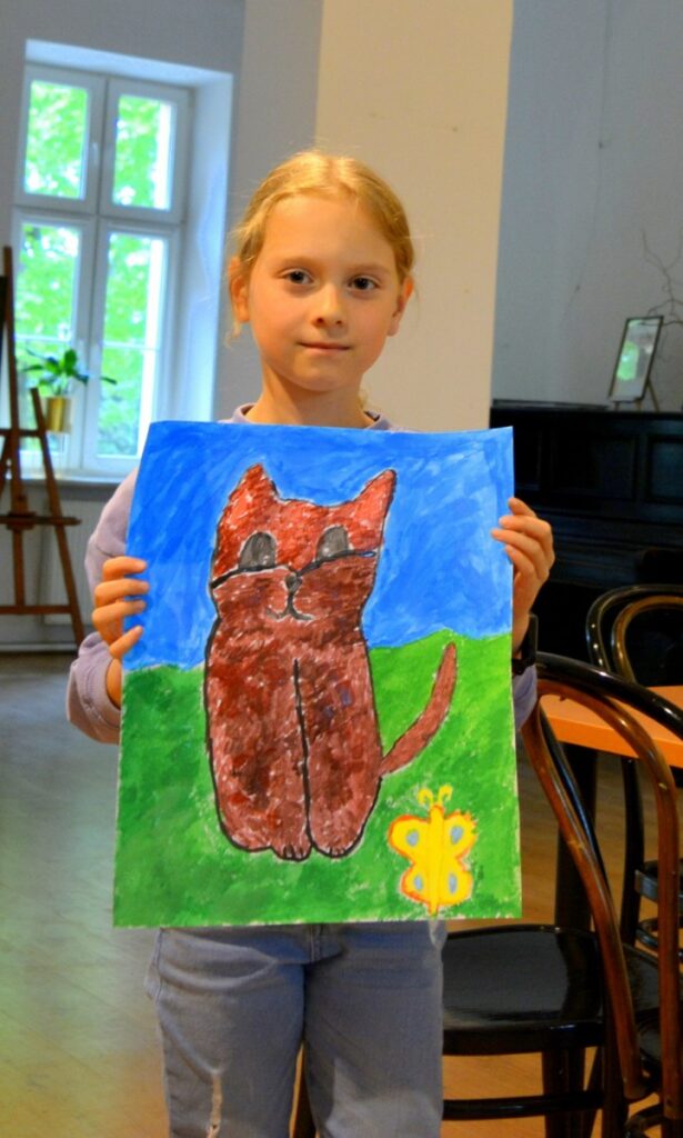 Dzieci malowały swoje ulubione zwierzęta podczas warsztatów artystycznych w Poraju 52