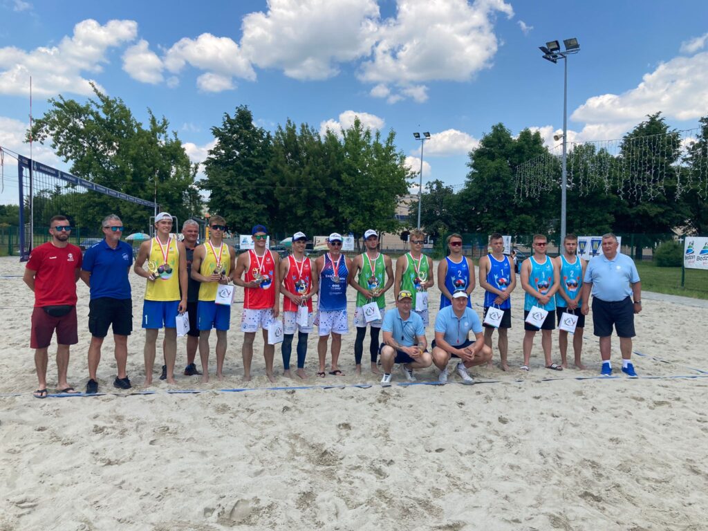 Dwa medale częstochowskich siatkarzy w wojewódzkim finale juniorów w siatkówce plażowej 3