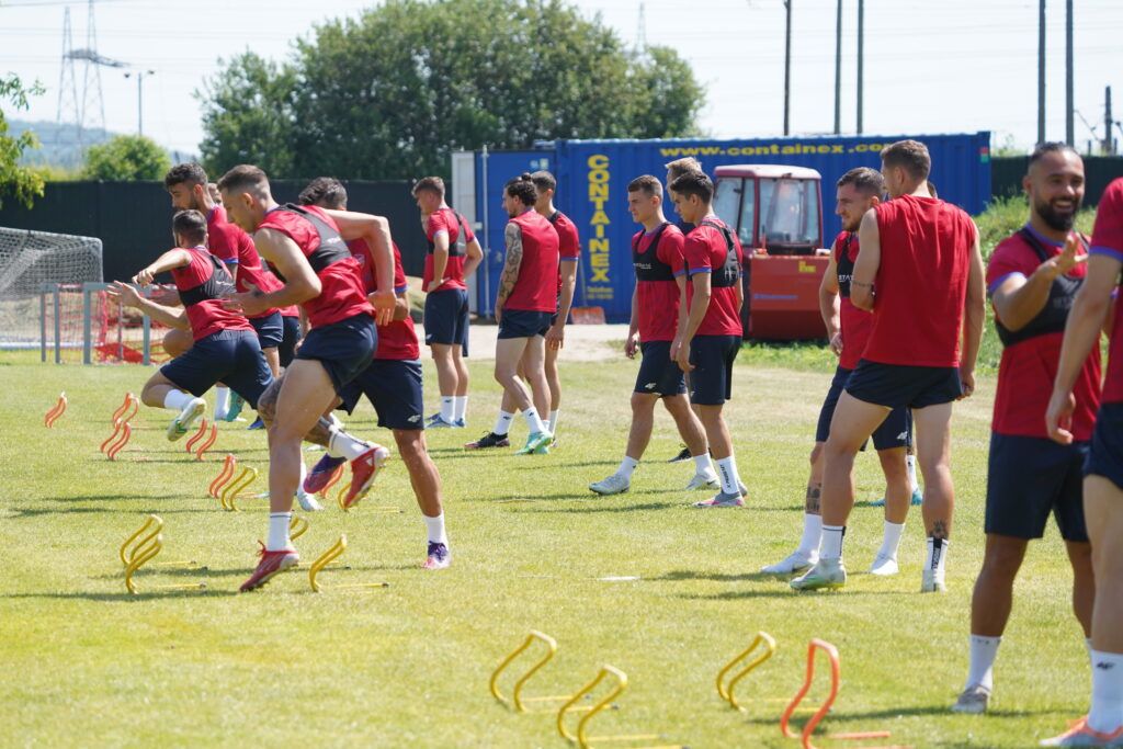 Piłkarze Rakowa są po treningu przed meczem z FC Astana, a rywale mają problemy z dotarciem z Kazachstanu do Polski i wieczorny ich trening został odwołany 3