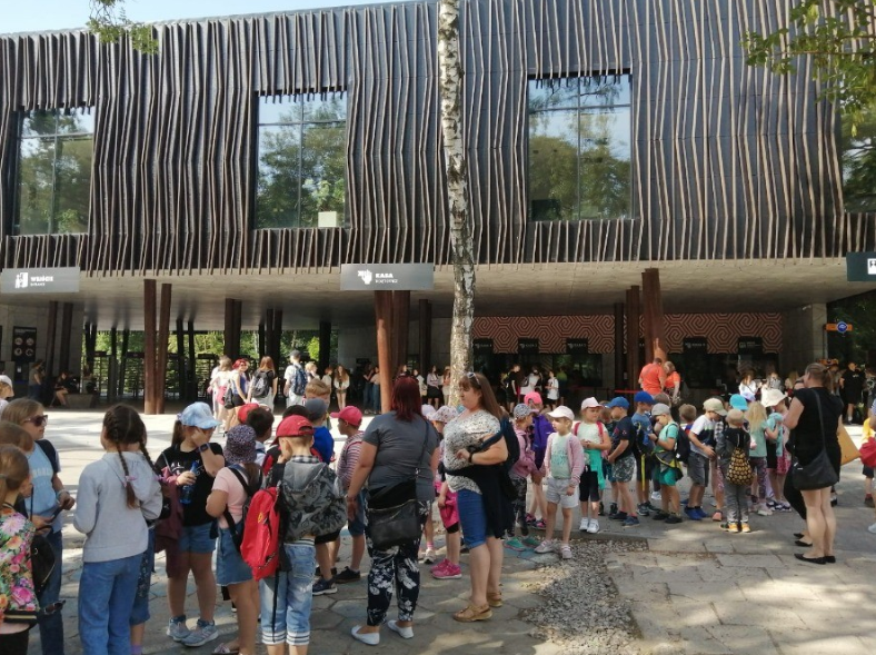 Uczniowie młodszych klas ze Szkoły Podstawowej w Żarkach - Letnisku były na wycieczce w ZOO 6