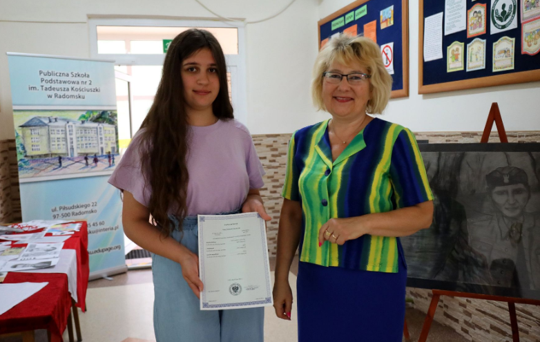 Radomsko - Nadia Strzebiecka egzamin ósmoklasisty zdała na 100 procent 6