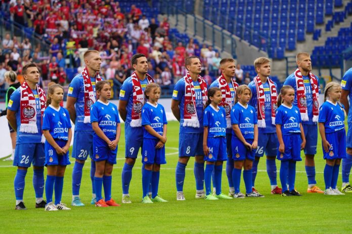 Piłkarze Skry zagrają w niedzielę w Sosnowcu na nowym stadionie Zagłębia 4