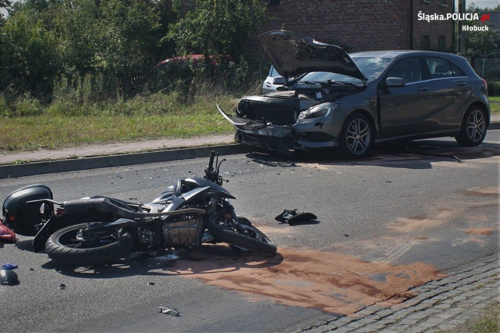 Kłobuck - 40-letni motocyklista uderzył w mercedesa 1