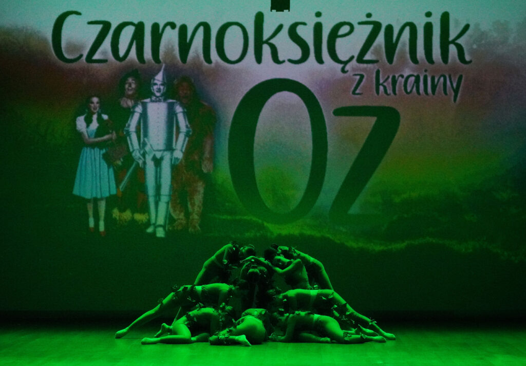 Roztańczony „Czarnoksiężnik z Krainy Oz” zespołu Kontra, czyli charytatywny spektakl na rzecz chorych dziewczynek 3