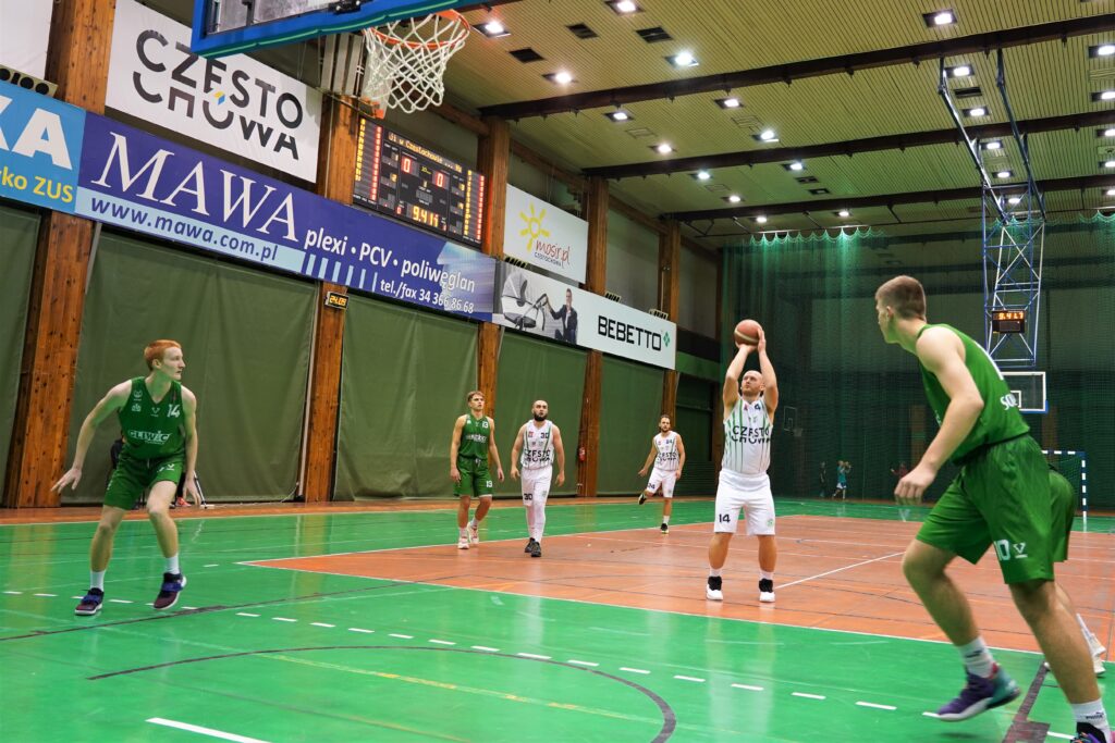 Koszykarze AZS Częstochowa rozpoczęli nowy sezon w 2 lidze od porażki 9