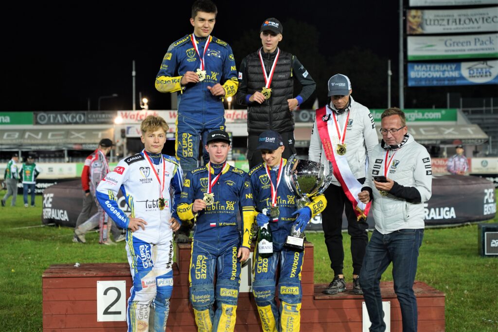 Żużlowcy Włókniarza zdobyli srebrne medale Drużynowych Mistrzostw Polski Juniorów! [FOTO] 27