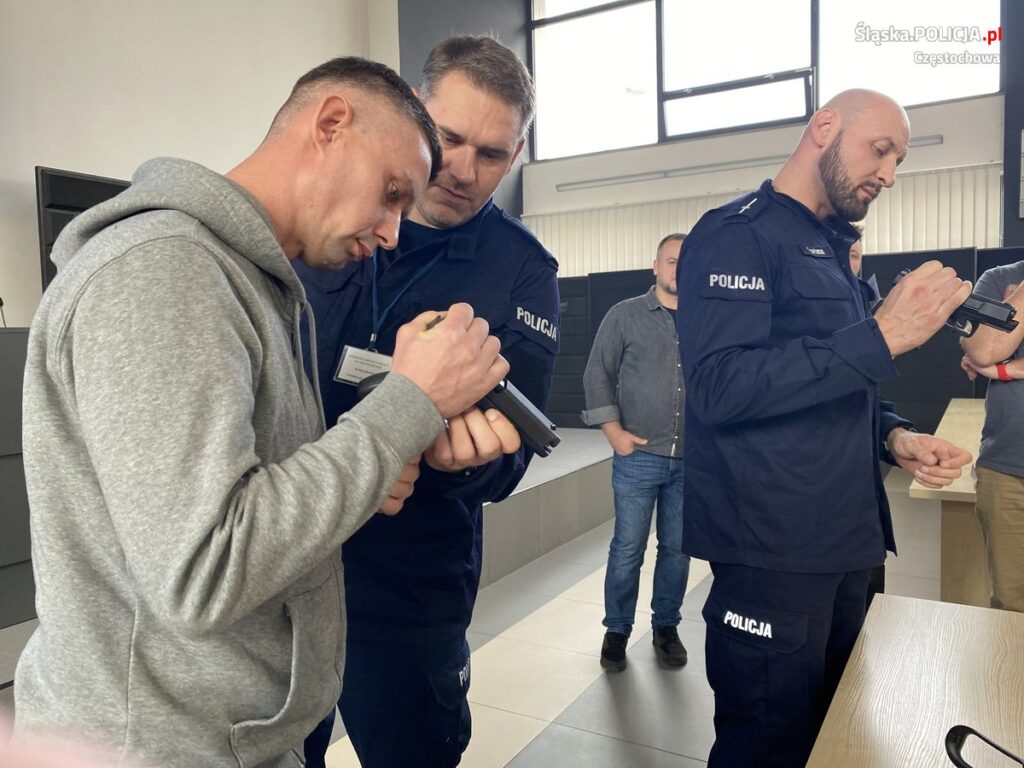 Częstochowska policja przeprowadziła szkolenia dla rezerwistów. 2