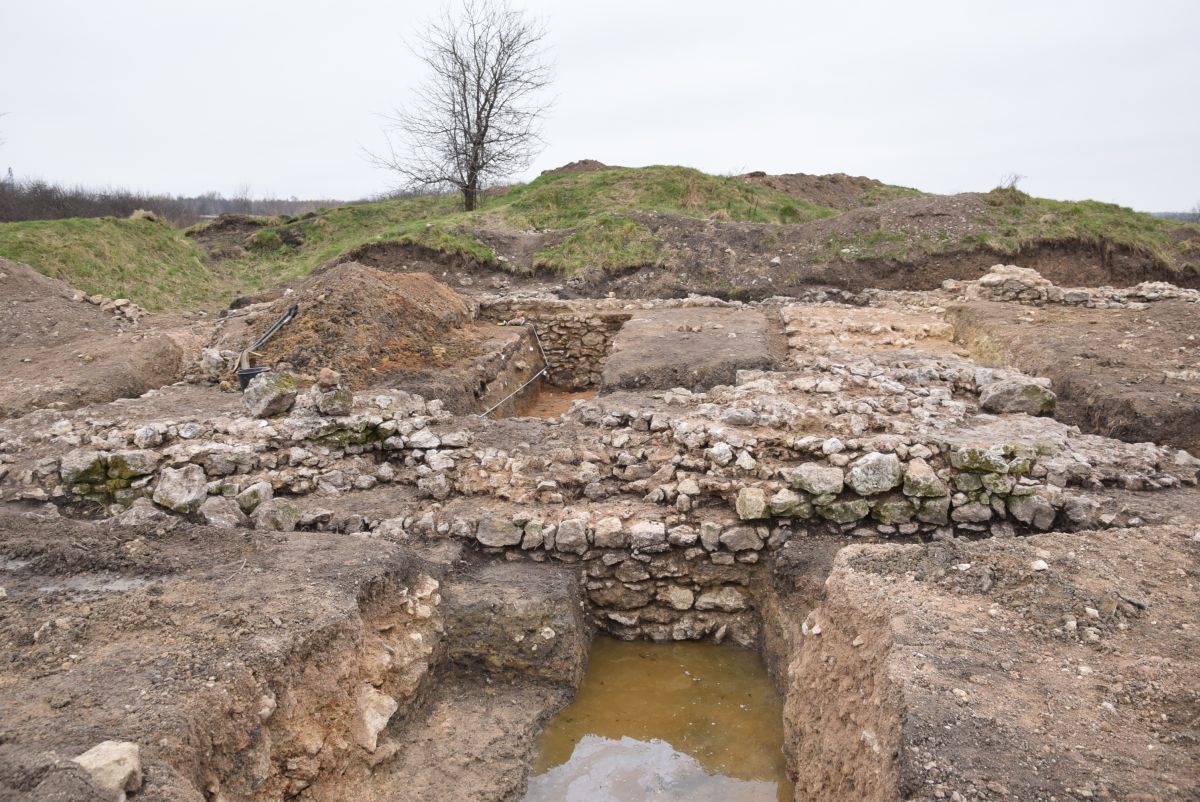Prace archeologiczne na terenie zamku w Koziegłowach dobiegły końca 1