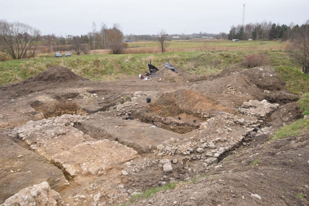 Prace archeologiczne na terenie zamku w Koziegłowach dobiegły końca 8