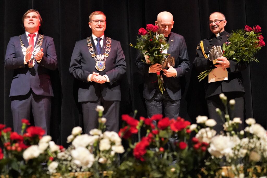 W czwartek, 10 listopada w Filharmonii Częstochowskiej rozpoczęły się obchody Święta Niepodległości [ZDJĘCIA] 11