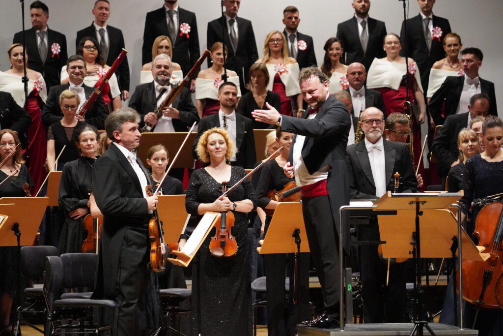 W czwartek, 10 listopada w Filharmonii Częstochowskiej rozpoczęły się obchody Święta Niepodległości [ZDJĘCIA] 4