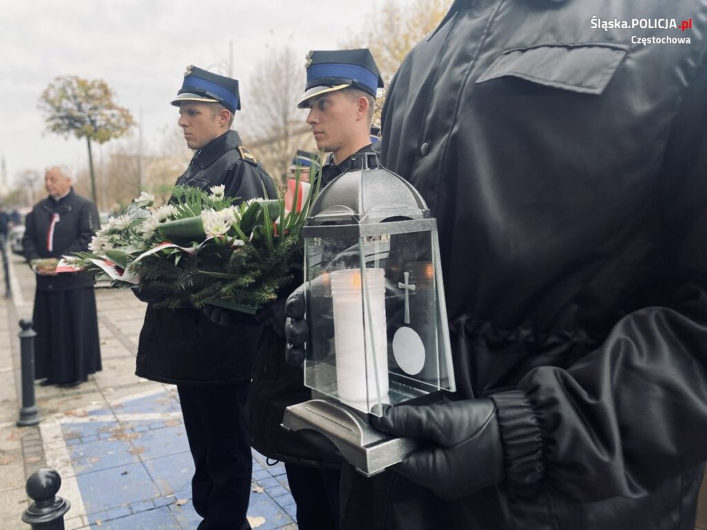 11 listopada. Częstochowscy policjanci oddali hołd poległym za wolność Ojczyzny [ZDJĘCIA] 14