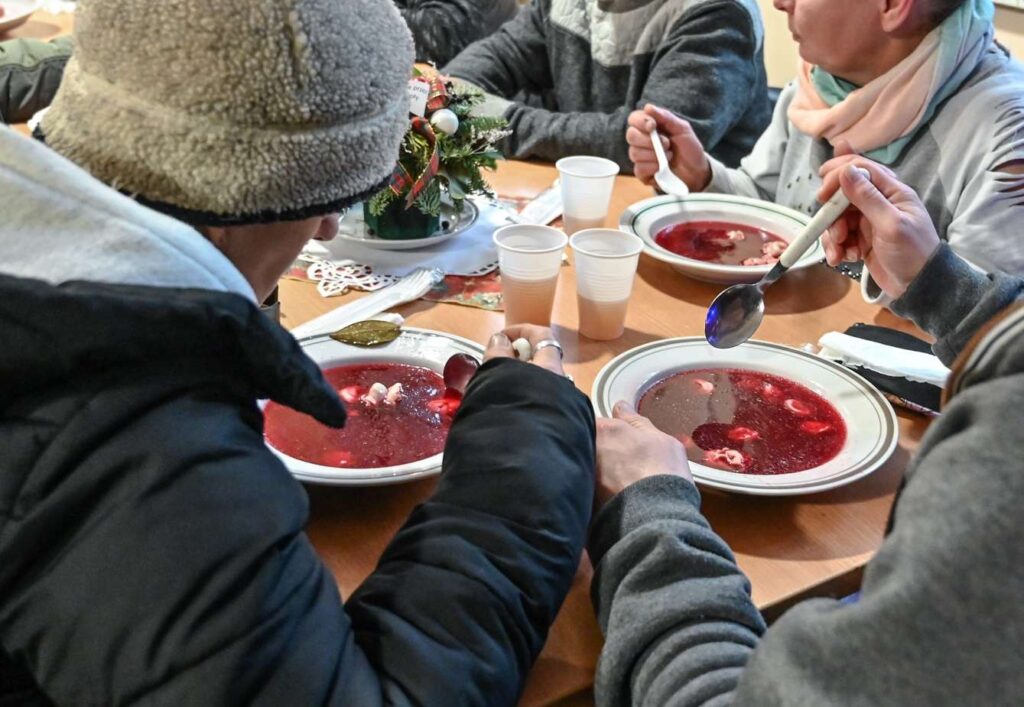 Fundacja Chrześcijańska "Adullam" zorganizowała w Częstochowie wigilię dla potrzebujących. Przygotowano posiłki dla 350 osób 4