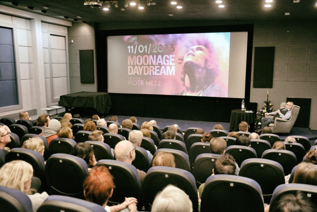 W Częstochowie odbył się pokaz specjalny filmu „Moonage Daydream”. O Davidzie Bowiem opowiedział Piotr Metz 27