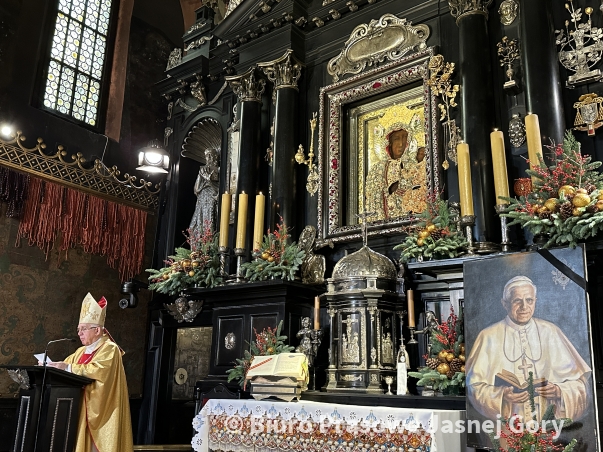 Na Jasnej Górze odprawiono mszę św. w intencji zmarłego Benedykta XVI 8
