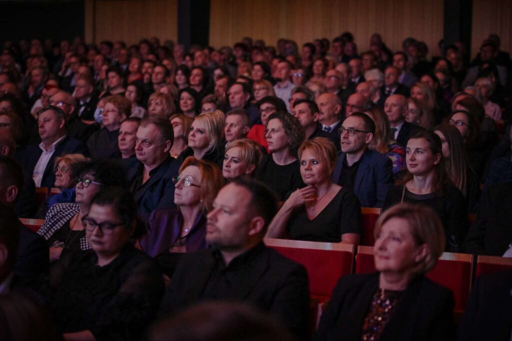 Tak wyglądała zabawa sylwestrowa w Filharmonii Częstochowskiej. Zobaczcie zdjęcia z pożegnania 2022 roku! 2